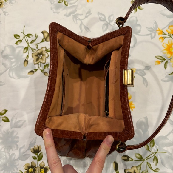 Elegant Brown Crocodile Leather Handbag - Picture 5 of 11